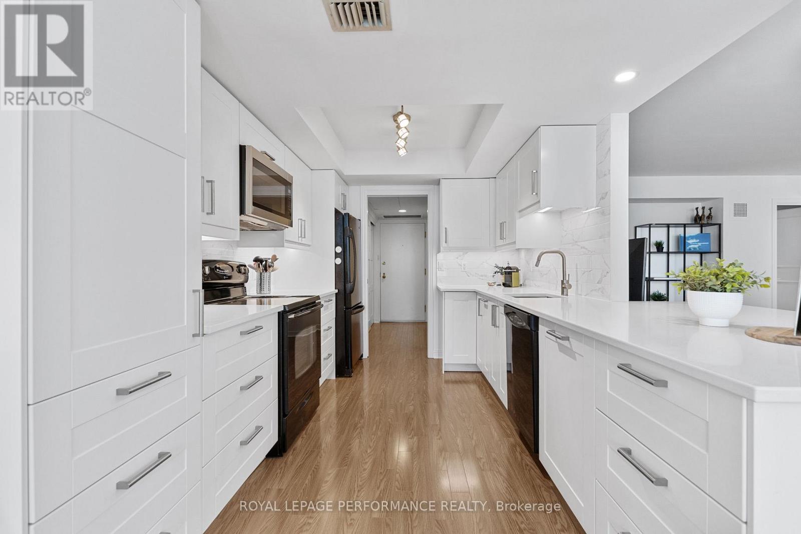 206 - 205 Somerset Street W, Ottawa, Ontario  K2P 0J1 - Photo 6 - X12468319