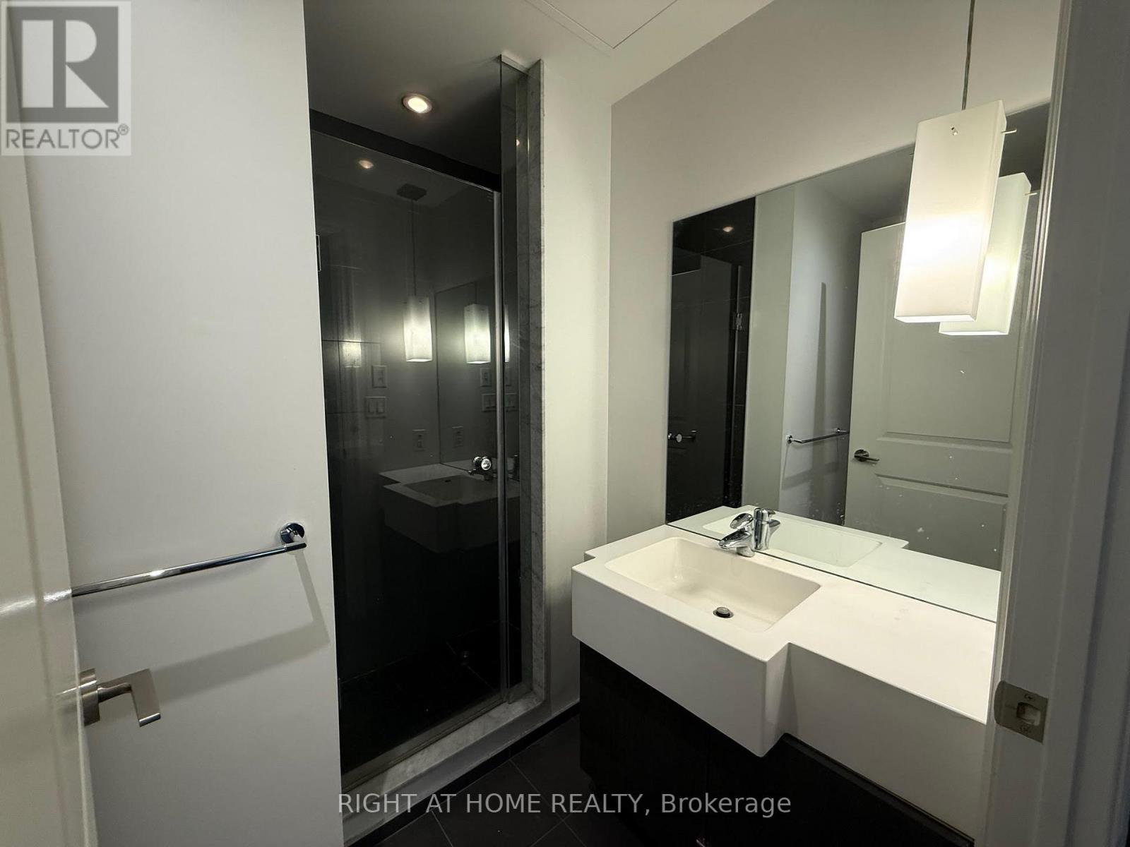8 The Esplanade, Toronto, Ontario  M5E 0A6 - Photo 10 - C12468142