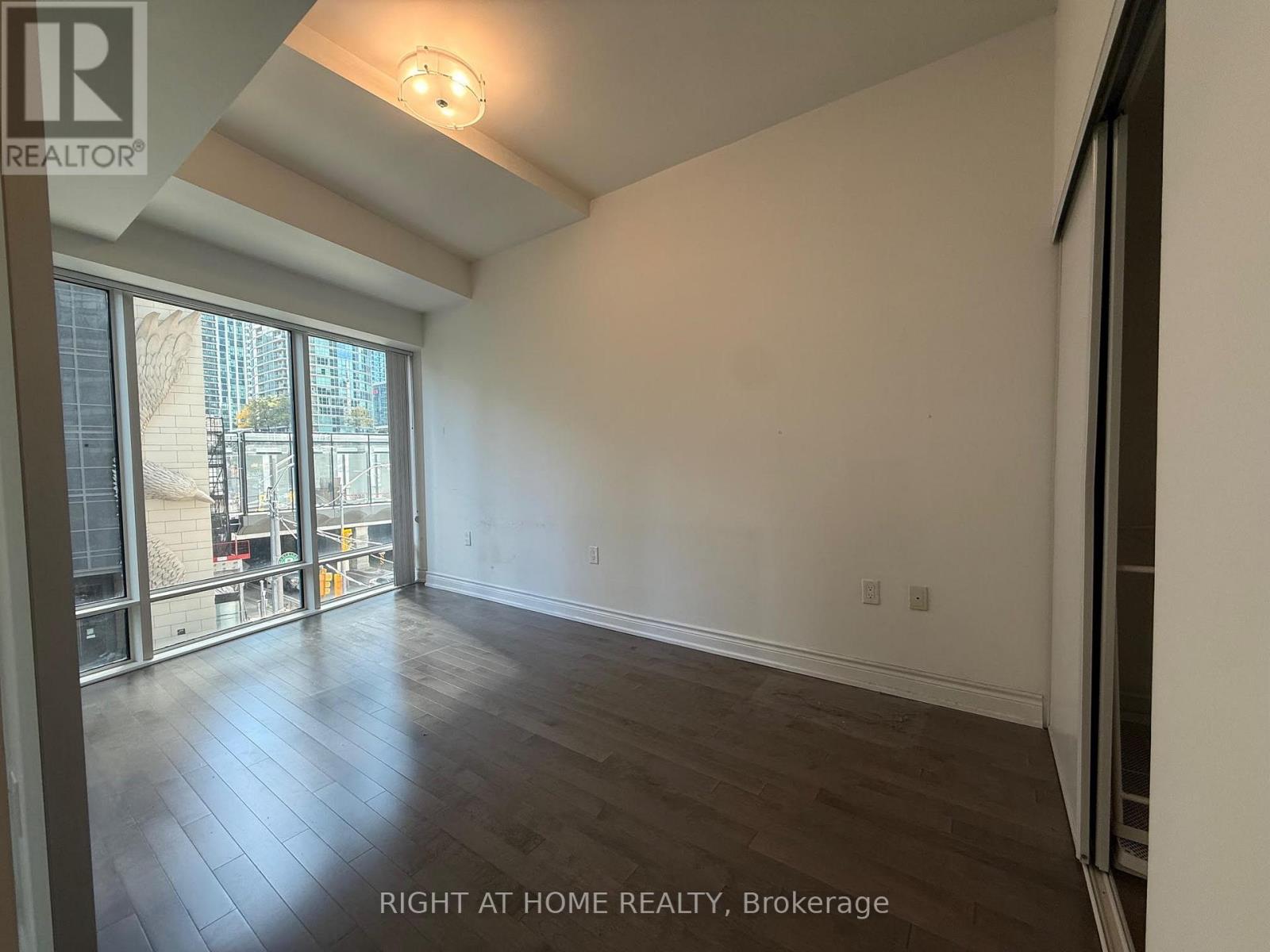 8 The Esplanade, Toronto, Ontario  M5E 0A6 - Photo 8 - C12468142
