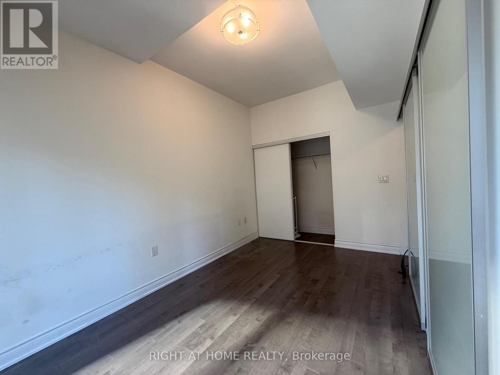 8 The Esplanade, Toronto, Ontario  M5E 0A6 - Photo 9 - C12468142