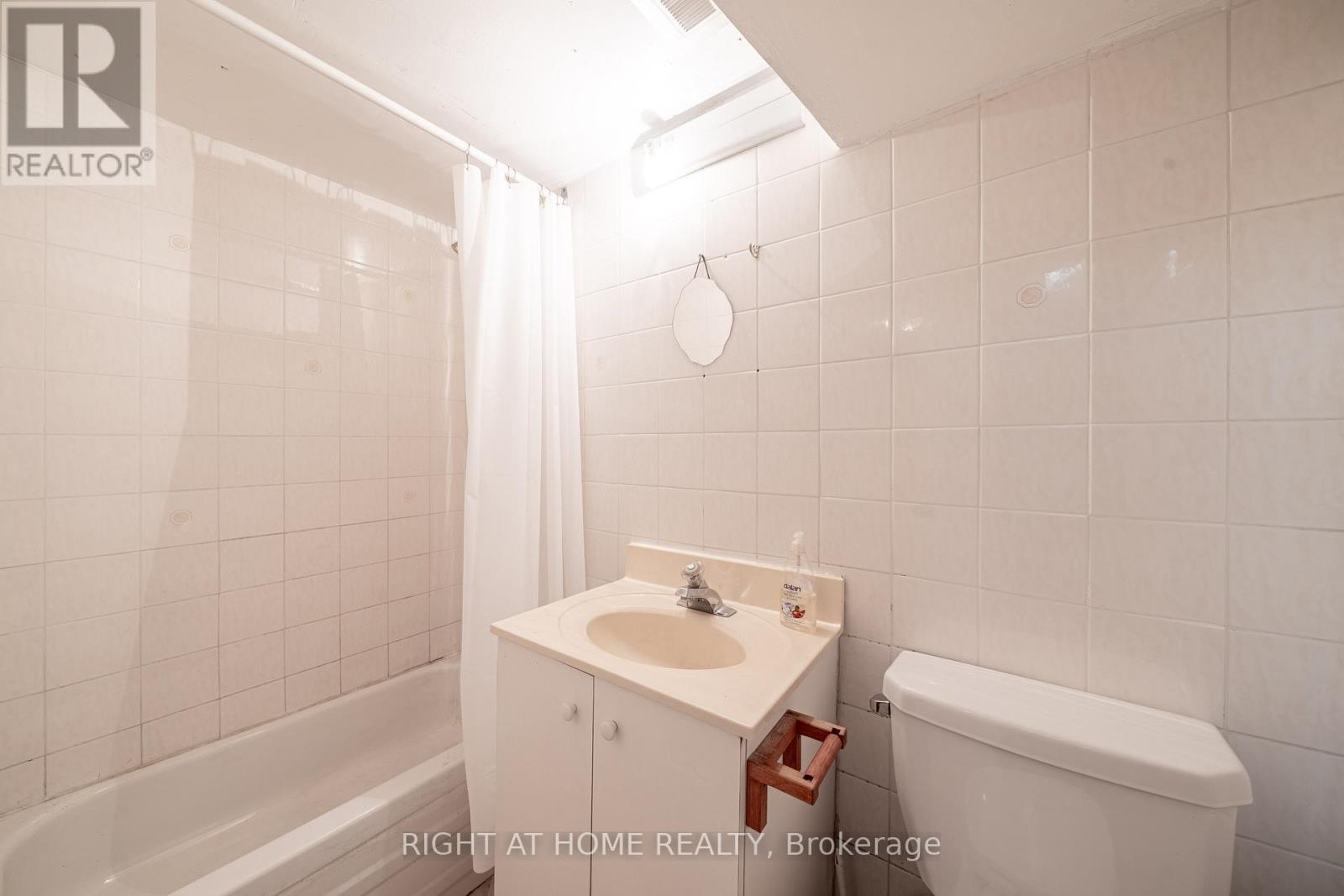 1057 Bathurst Street, Toronto, Ontario  M5R 3G8 - Photo 17 - C12468165