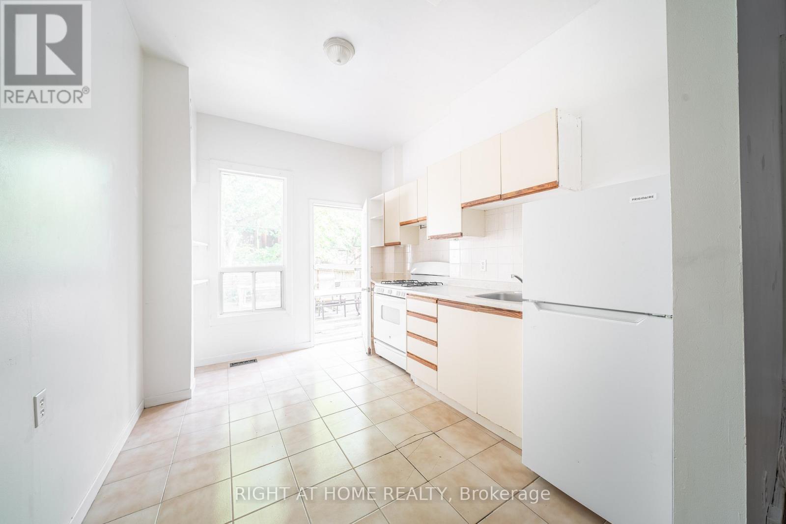 1057 Bathurst Street, Toronto, Ontario  M5R 3G8 - Photo 6 - C12468165