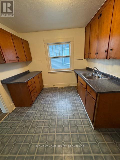 46 Richmond Avenue, St. Catharines (E. Chester), Ontario  L2R 3W7 - Photo 4 - X12468338