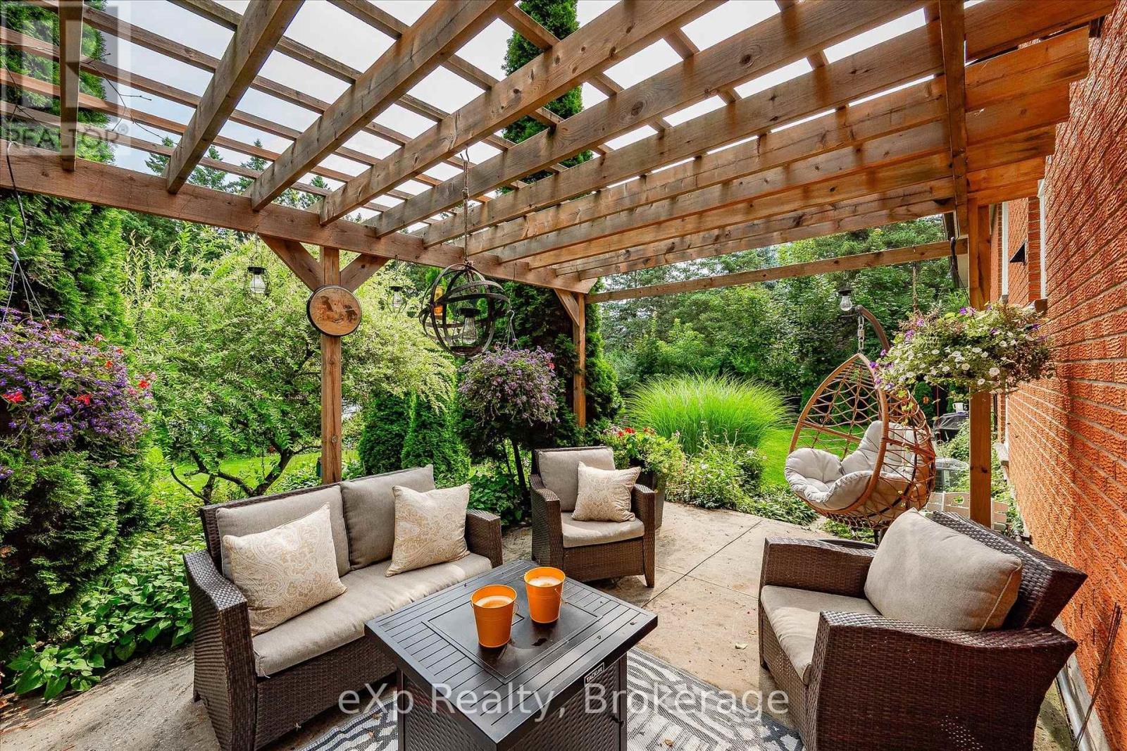 8 Malvern Crescent, Guelph (Pineridge/westminster Woods), Ontario  N1L 1G8 - Photo 2 - X12468267