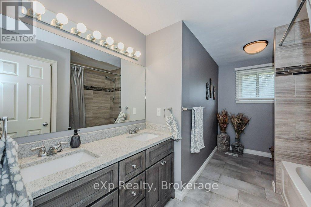 8 Malvern Crescent, Guelph (Pineridge/westminster Woods), Ontario  N1L 1G8 - Photo 25 - X12468267