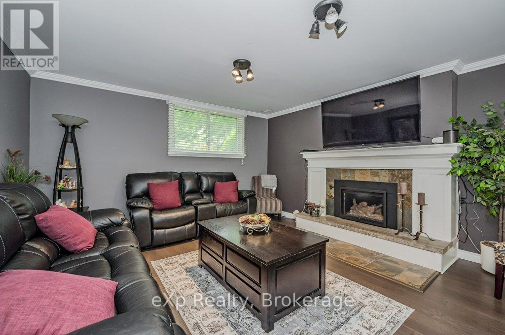 8 Malvern Crescent, Guelph (Pineridge/westminster Woods), Ontario  N1L 1G8 - Photo 29 - X12468267