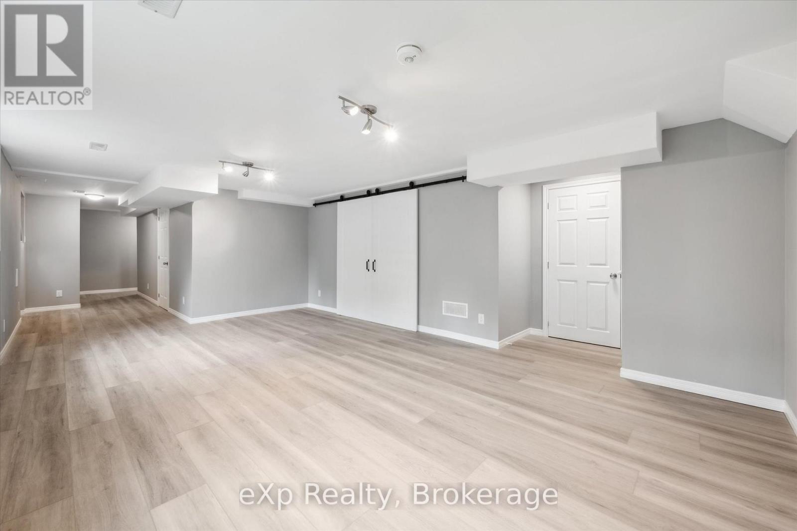 8 Malvern Crescent, Guelph (Pineridge/westminster Woods), Ontario  N1L 1G8 - Photo 34 - X12468267