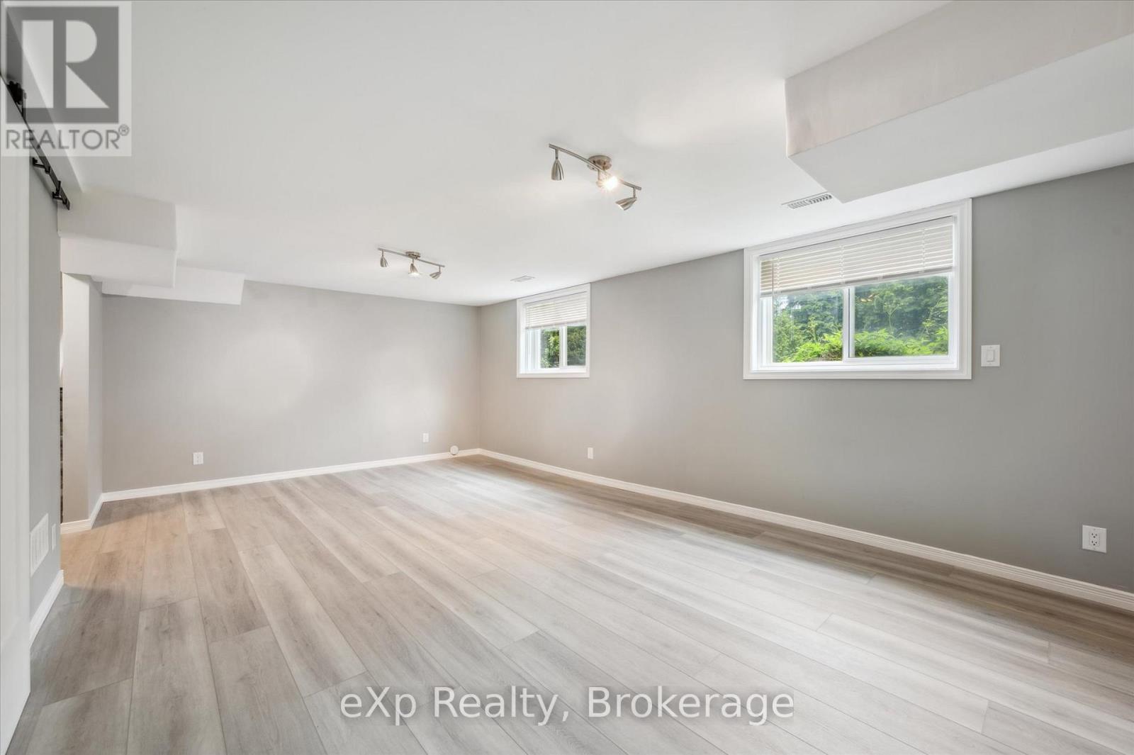 8 Malvern Crescent, Guelph (Pineridge/westminster Woods), Ontario  N1L 1G8 - Photo 35 - X12468267