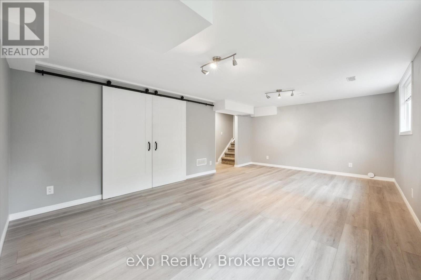 8 Malvern Crescent, Guelph (Pineridge/westminster Woods), Ontario  N1L 1G8 - Photo 36 - X12468267