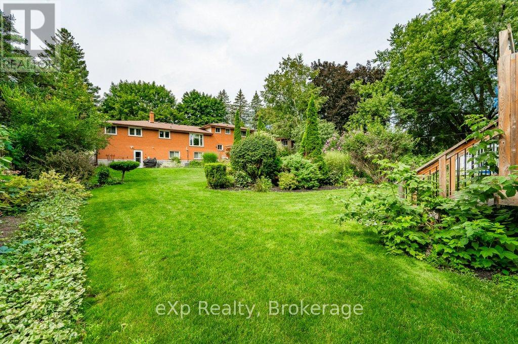 8 Malvern Crescent, Guelph (Pineridge/westminster Woods), Ontario  N1L 1G8 - Photo 46 - X12468267