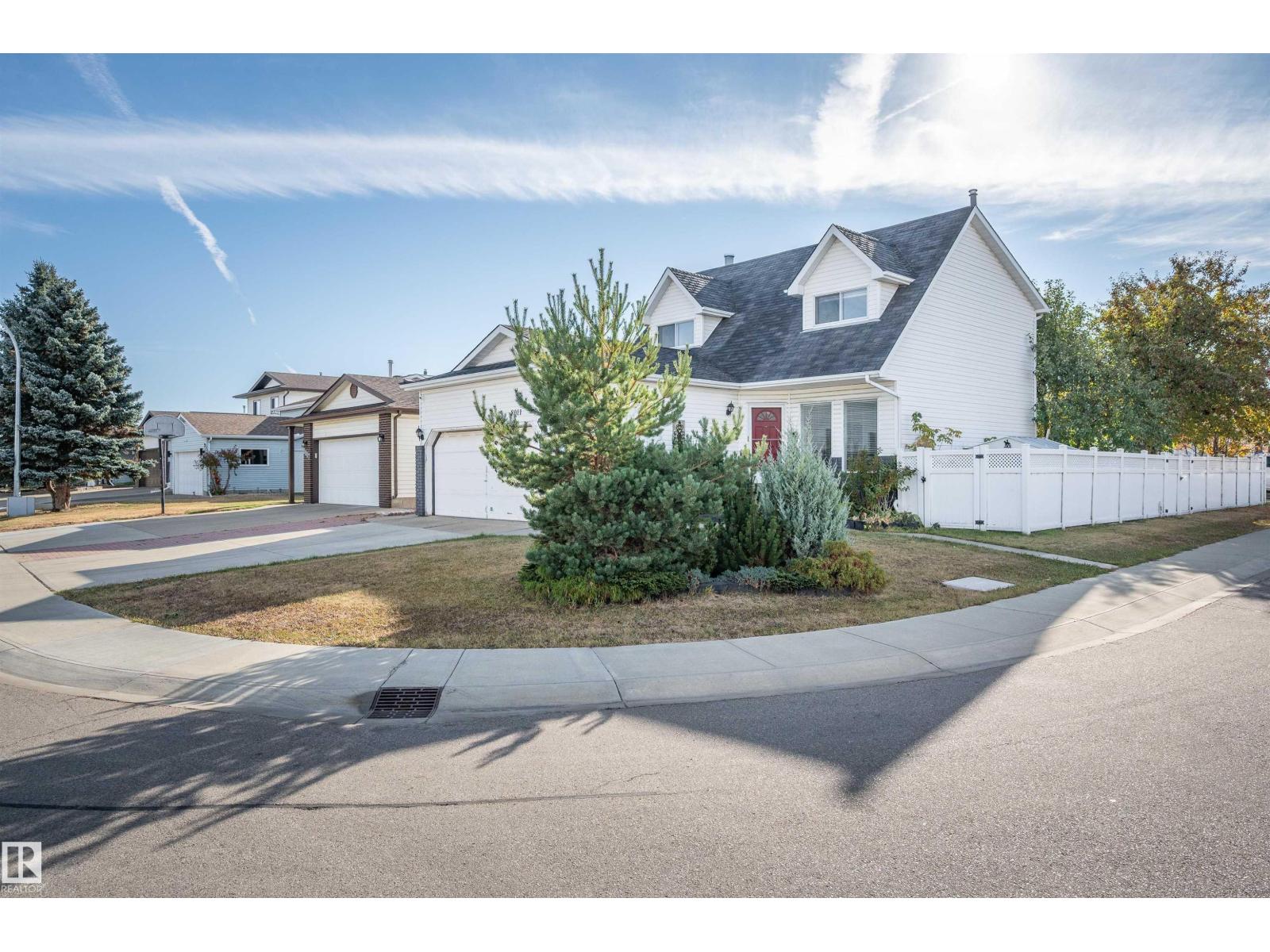 8011 152c Av Nw, Edmonton, Alberta  T6C 3M1 - Photo 2 - E4462489
