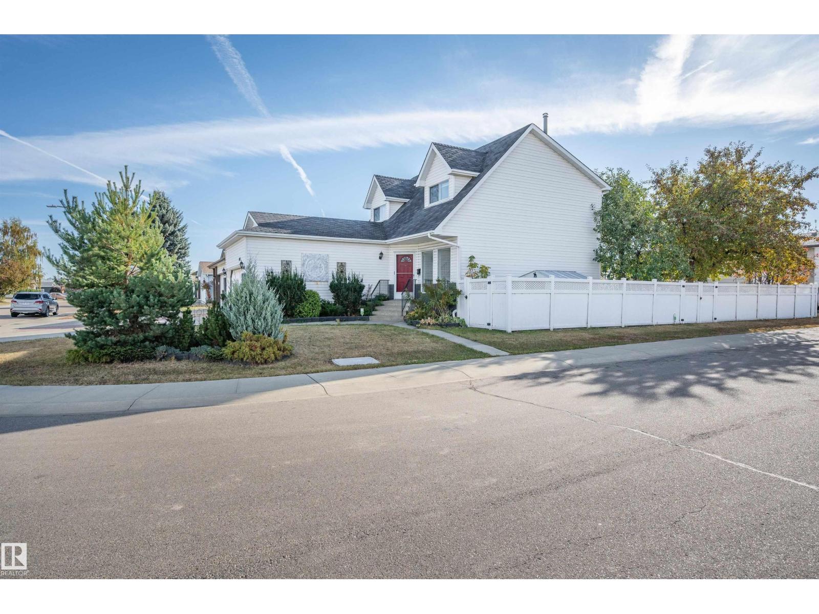 8011 152c Av Nw, Edmonton, Alberta  T6C 3M1 - Photo 3 - E4462489