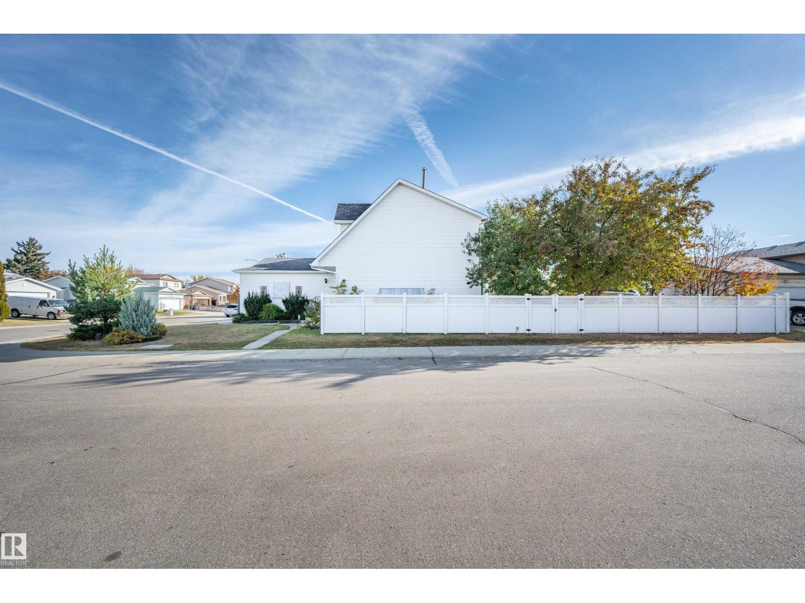 8011 152c Av Nw, Edmonton, Alberta  T6C 3M1 - Photo 4 - E4462489