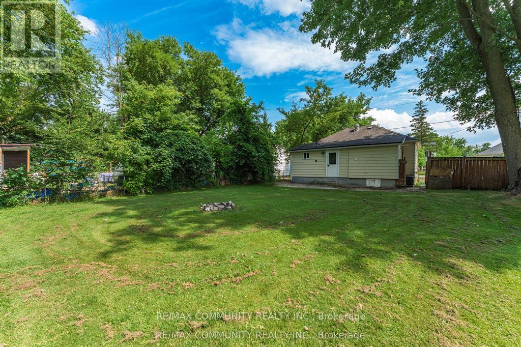306 Kenwood Avenue, Georgina, Ontario  L4P 2X5 - Photo 11 - N12468151
