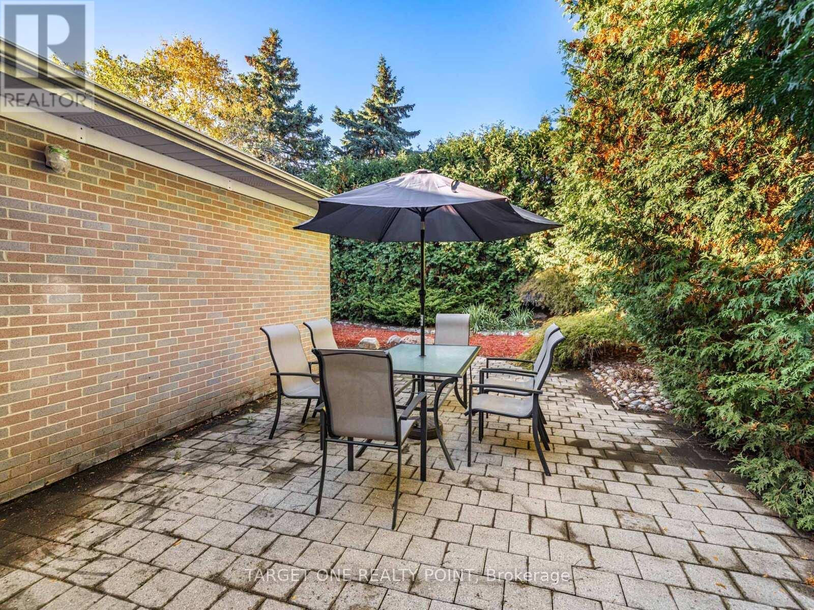 93 Mayvern Crescent, Richmond Hill, Ontario  L4C 5J6 - Photo 32 - N12468160