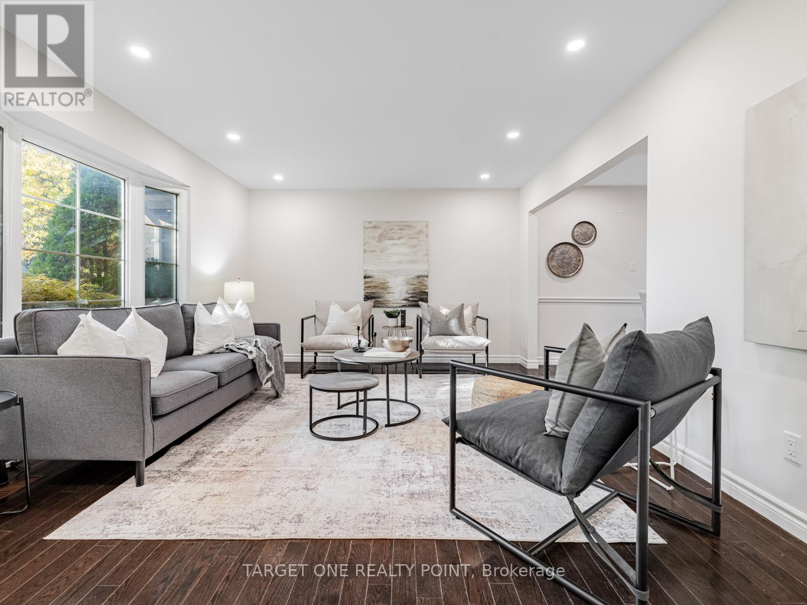 93 Mayvern Crescent, Richmond Hill, Ontario  L4C 5J6 - Photo 6 - N12468160