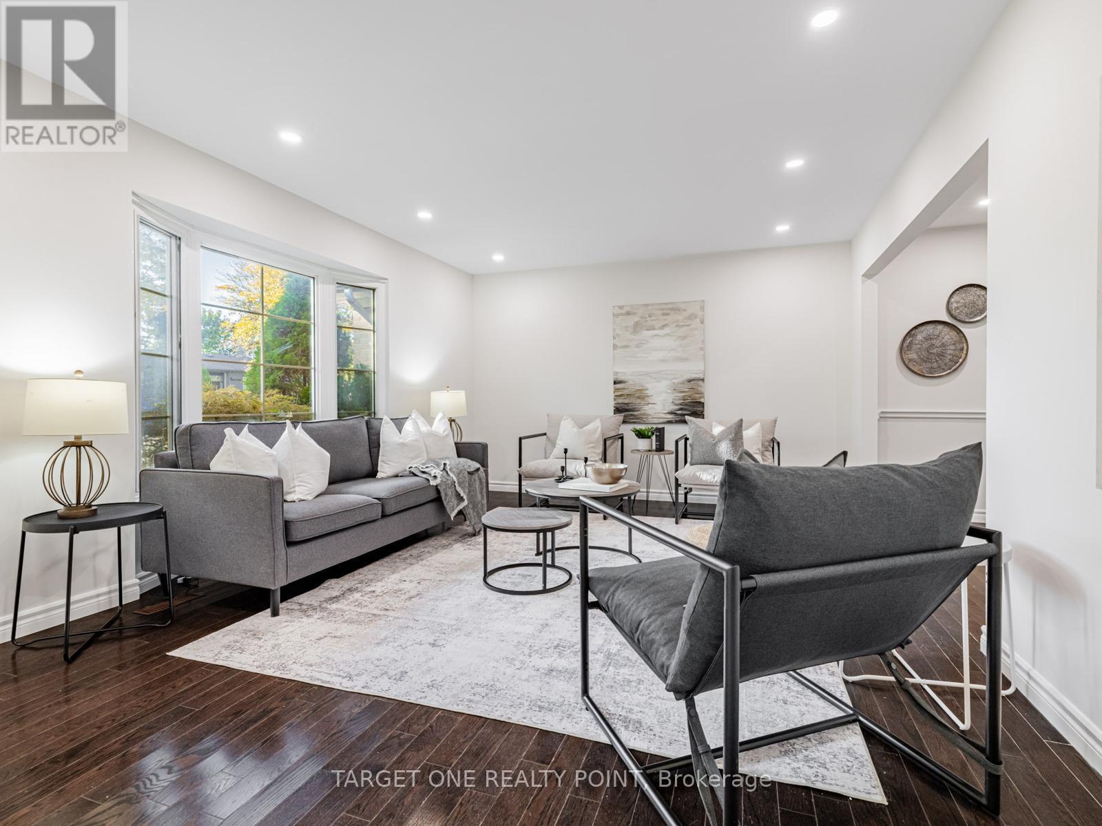 93 Mayvern Crescent, Richmond Hill, Ontario  L4C 5J6 - Photo 7 - N12468160