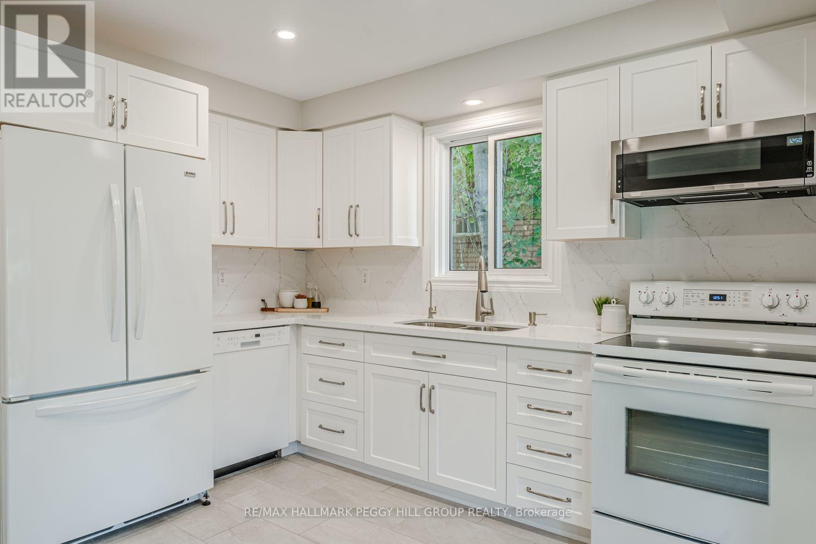 222 Bishop Drive, Barrie, Ontario  L4N 6X8 - Photo 8 - S12468143