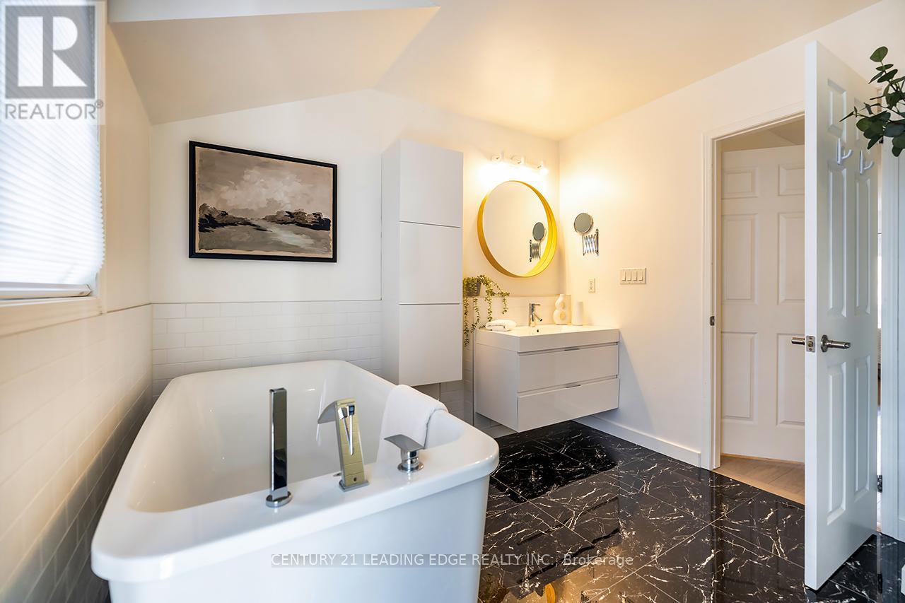 Th57 - 113 The Queensway, Toronto, Ontario  M6S 5B4 - Photo 15 - W12468099
