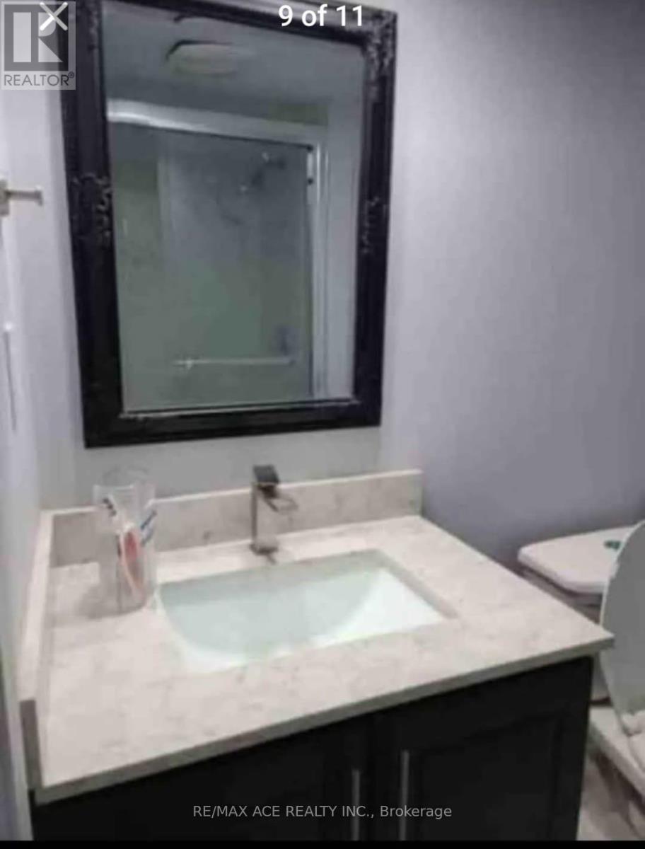 1198 Prestonwood Crescent, Mississauga, Ontario  L5V 2V3 - Photo 8 - W12468100