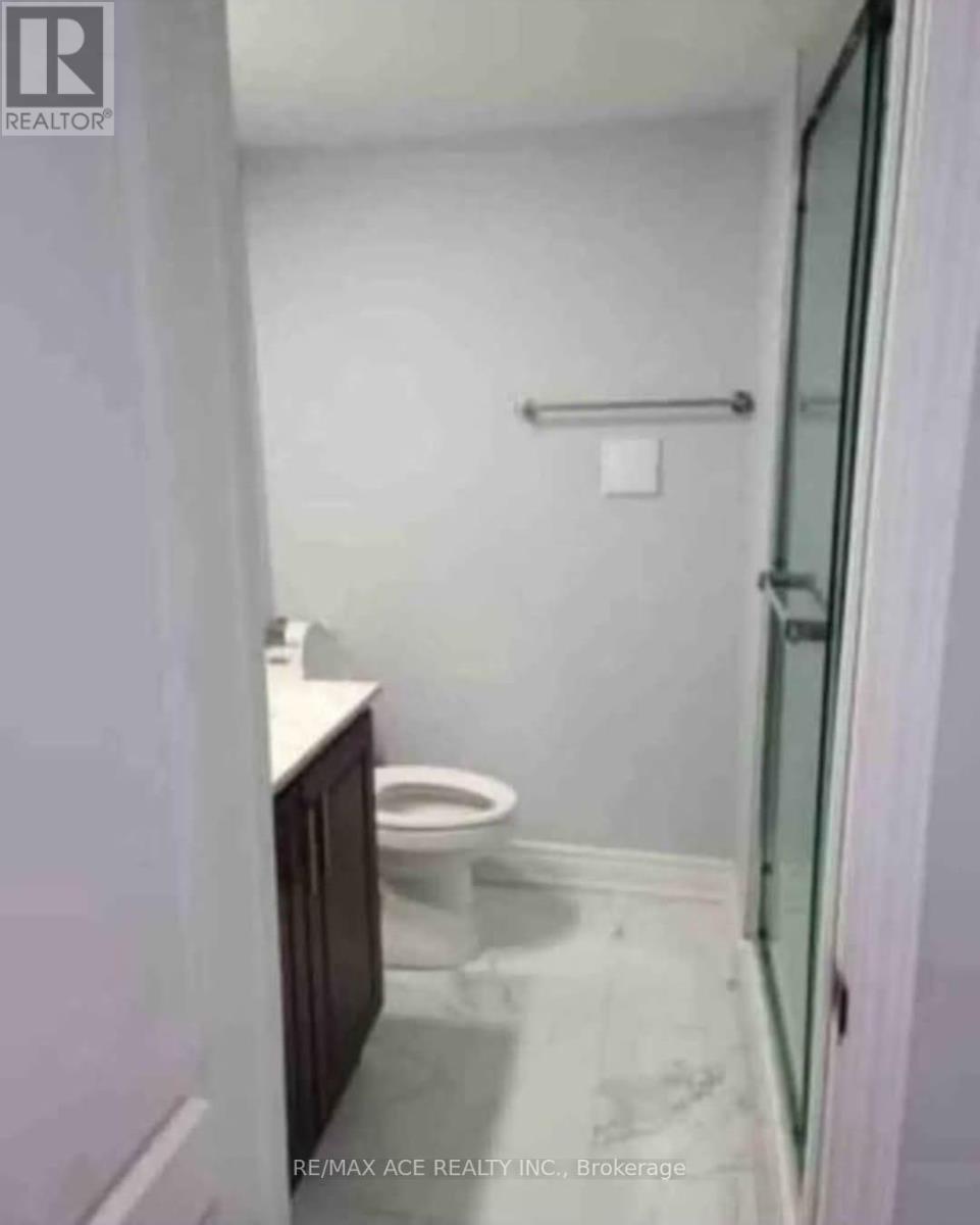 1198 Prestonwood Crescent, Mississauga, Ontario  L5V 2V3 - Photo 9 - W12468100