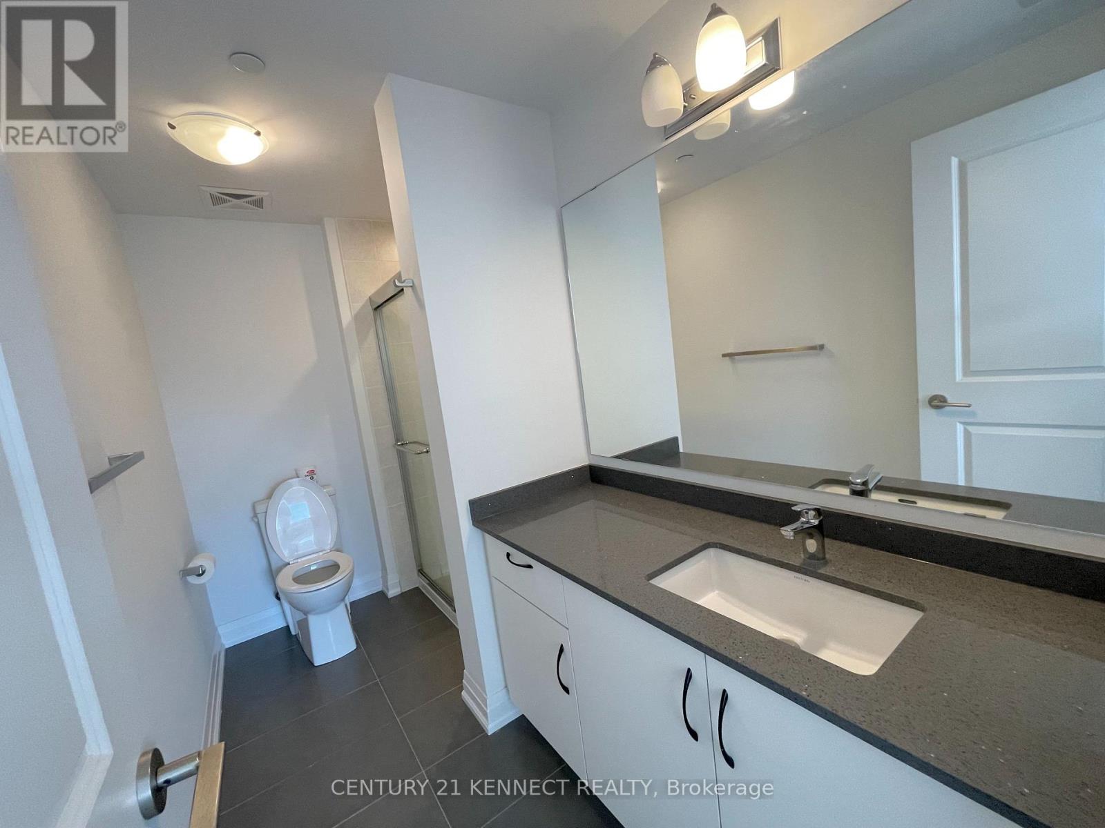367 - 65 Attmar Drive, Brampton, Ontario  L6P 0Y6 - Photo 5 - W12468101
