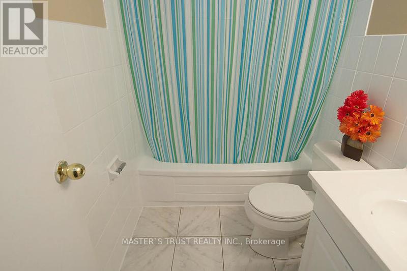 214 - 1055 Forestwood Drive, Mississauga, Ontario  L5C 2T8 - Photo 13 - W12468113