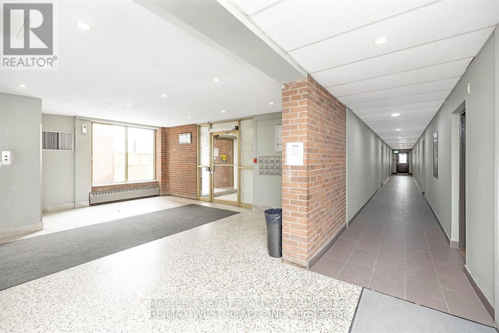 214 - 1055 Forestwood Drive, Mississauga, Ontario  L5C 2T8 - Photo 6 - W12468113