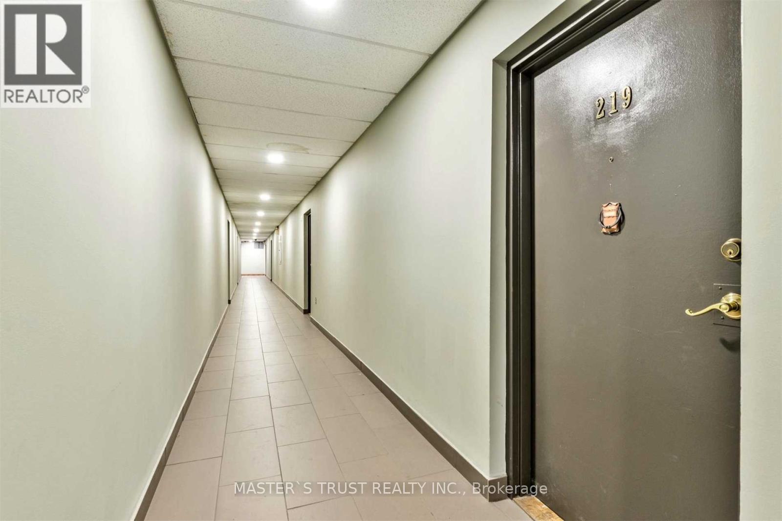 214 - 1055 Forestwood Drive, Mississauga, Ontario  L5C 2T8 - Photo 7 - W12468113