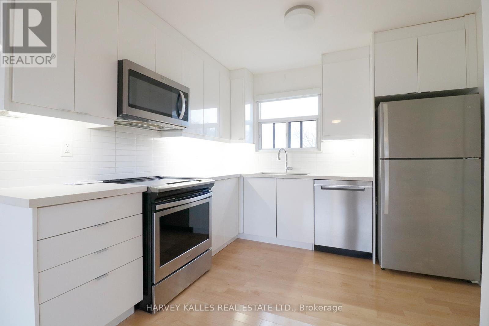 8 - 4 Benson Avenue, Mississauga, Ontario  L5H 2P2 - Photo 2 - W12468146