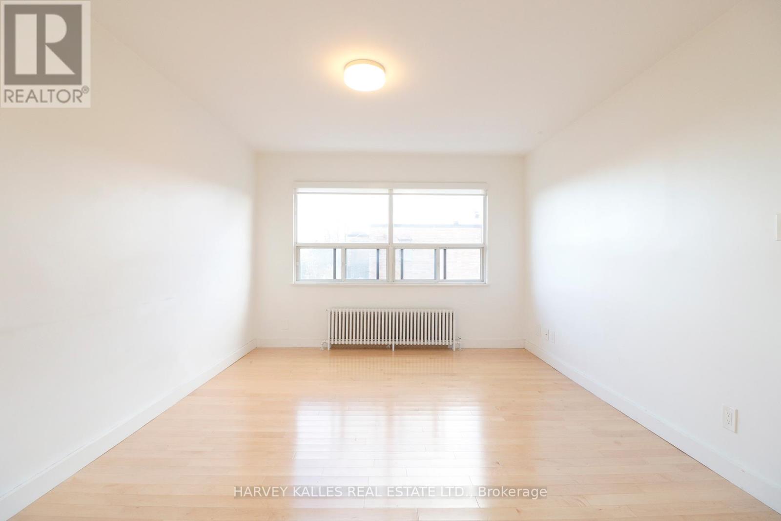 8 - 4 Benson Avenue, Mississauga, Ontario  L5H 2P2 - Photo 5 - W12468146