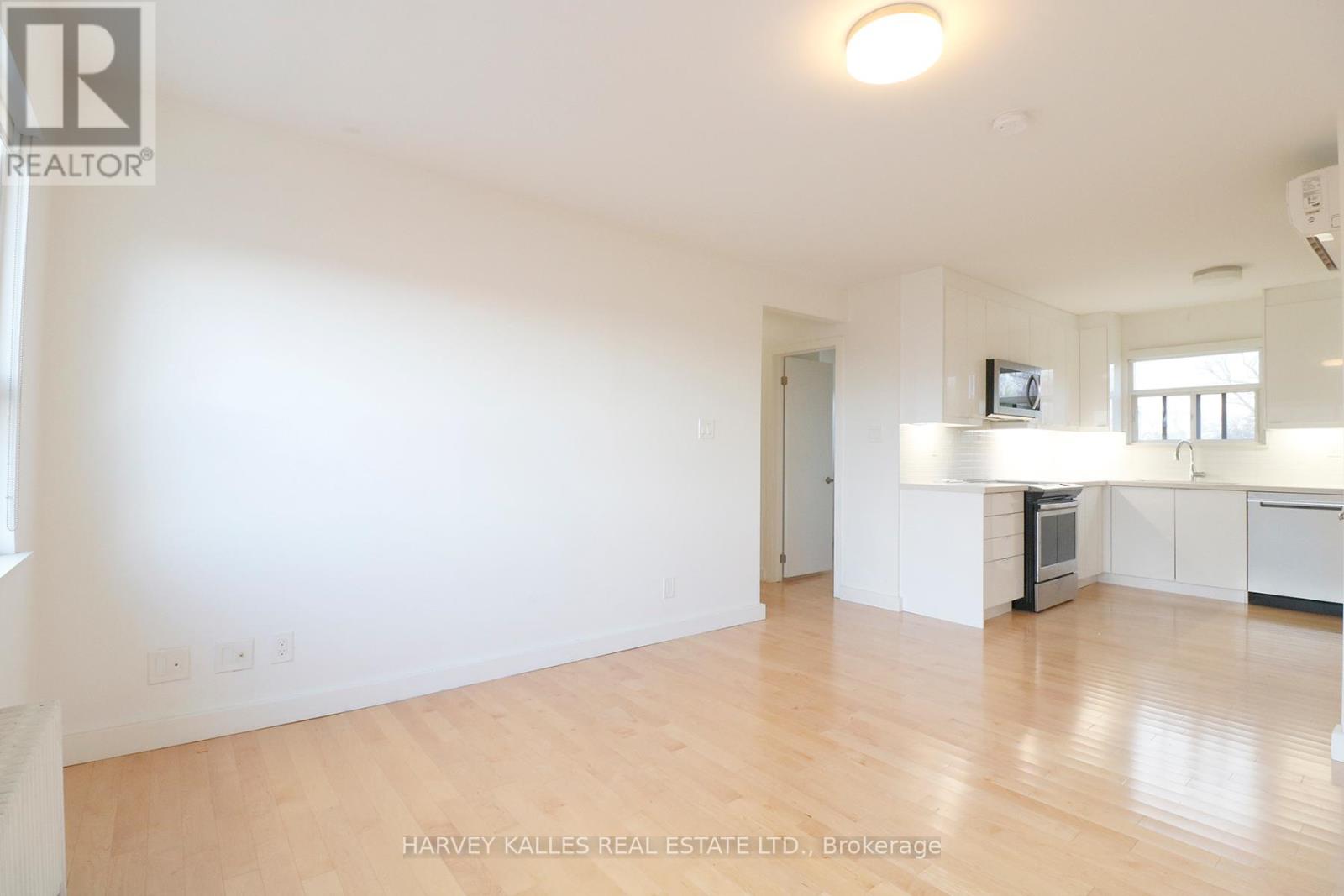 8 - 4 Benson Avenue, Mississauga, Ontario  L5H 2P2 - Photo 7 - W12468146
