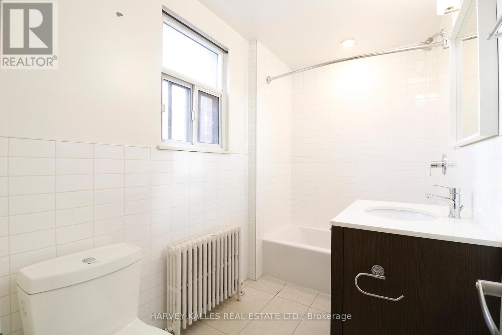 8 - 4 Benson Avenue, Mississauga, Ontario  L5H 2P2 - Photo 8 - W12468146