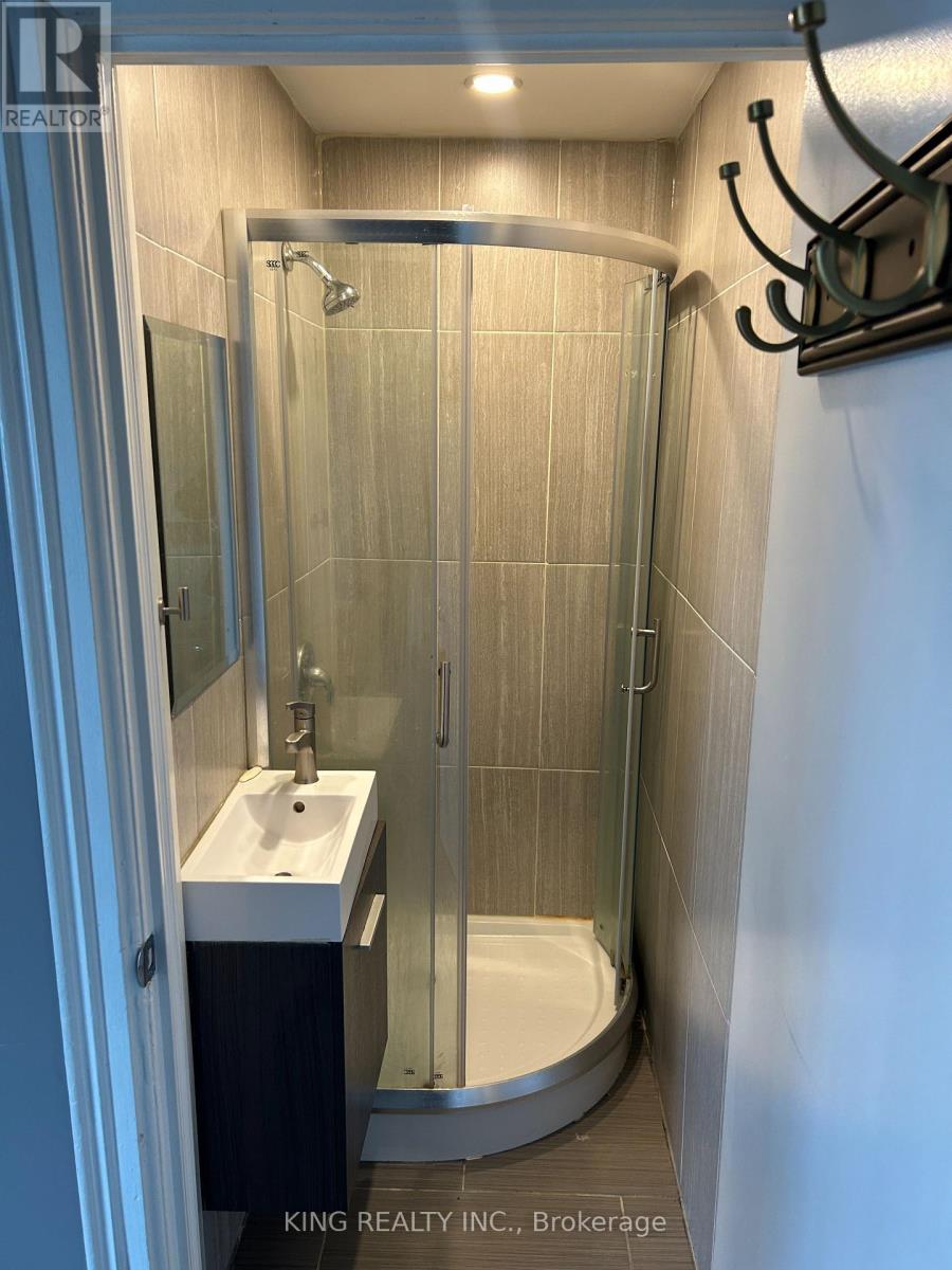 4729 Queen Street, Niagara Falls, Ontario  L2E 2M1 - Photo 3 - X12464276