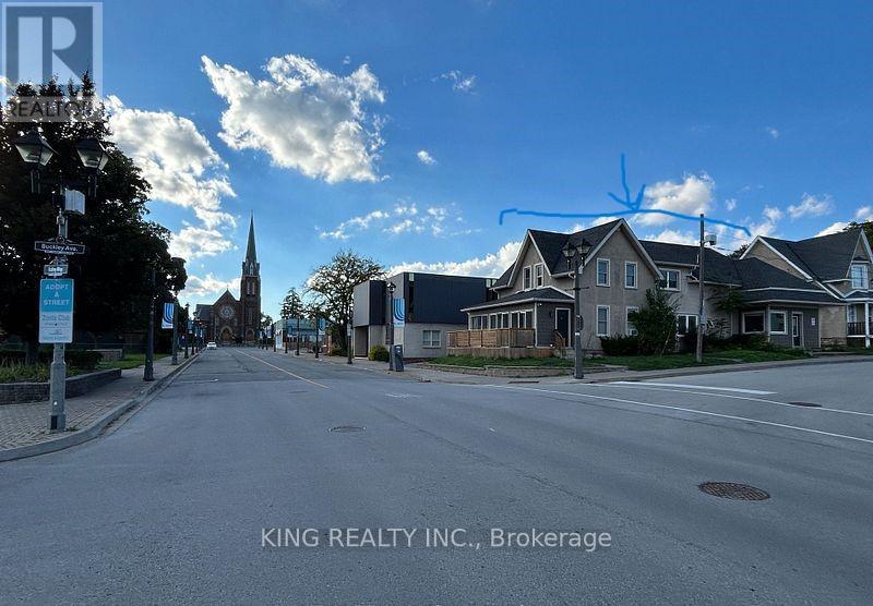4729 Queen Street, Niagara Falls, Ontario  L2E 2M1 - Photo 4 - X12464276
