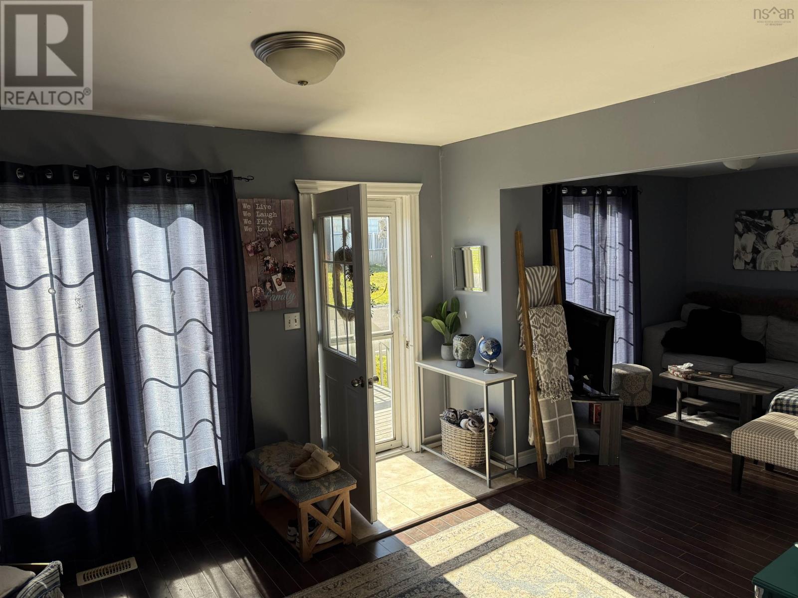 3351 Veniot Avenue, New Waterford, Nova Scotia  B1H 2R7 - Photo 13 - 202525866