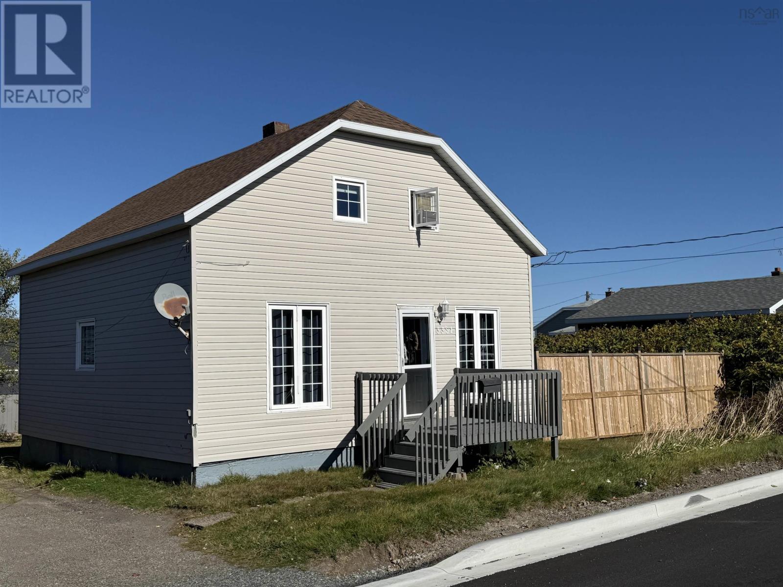 3351 Veniot Avenue, New Waterford, Nova Scotia  B1H 2R7 - Photo 2 - 202525866