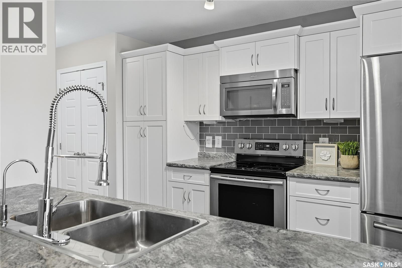 108 Reddekopp Crescent, Warman, Saskatchewan  S0K 4S3 - Photo 11 - SK021103