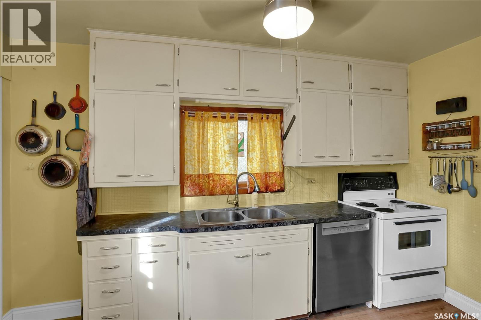 2312 Quebec Street, Regina, Saskatchewan  S4P 1K4 - Photo 11 - SK021102