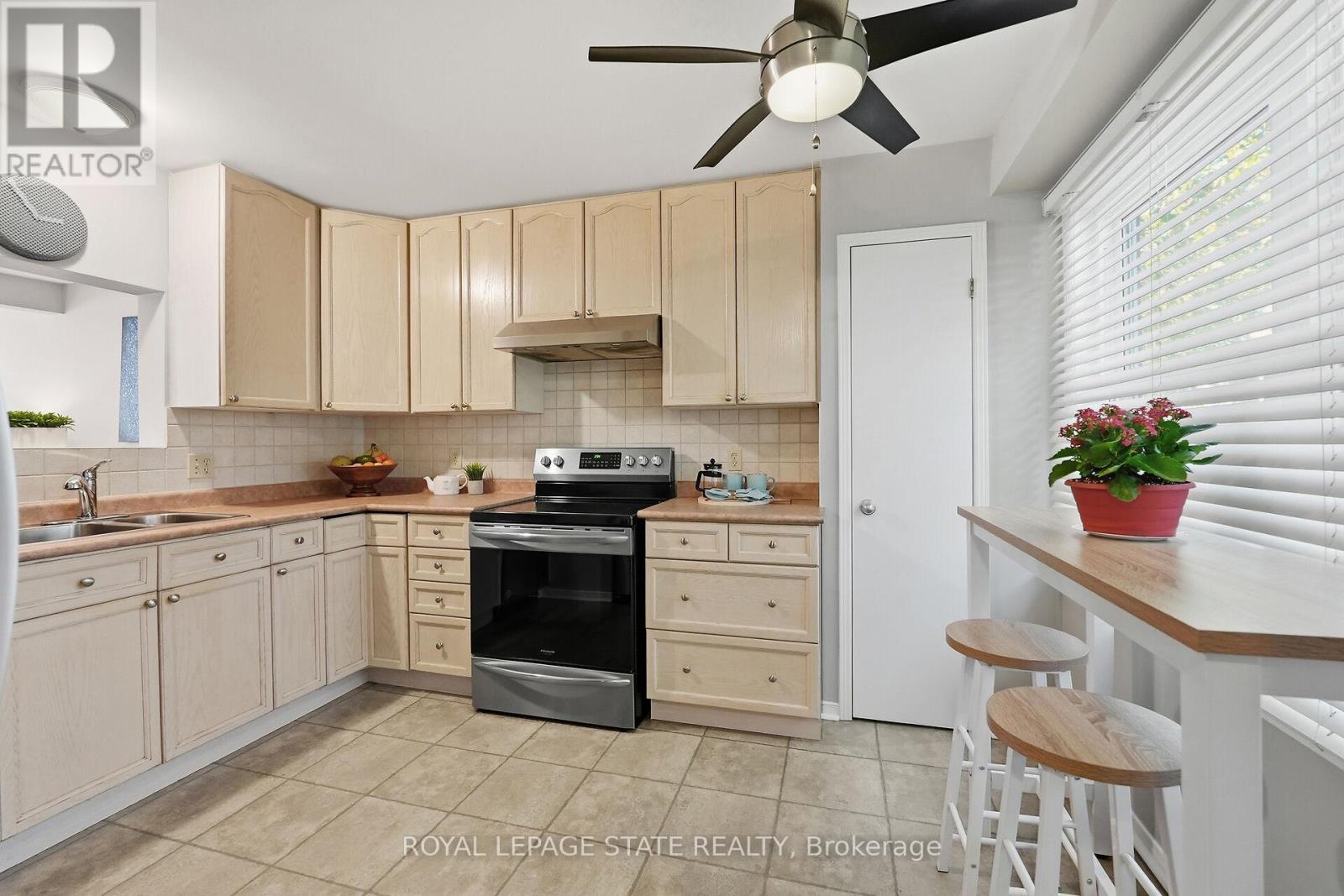 9 - 55 Kerman Avenue, Grimsby, Ontario  L3M 5G1 - Photo 12 - X12468141
