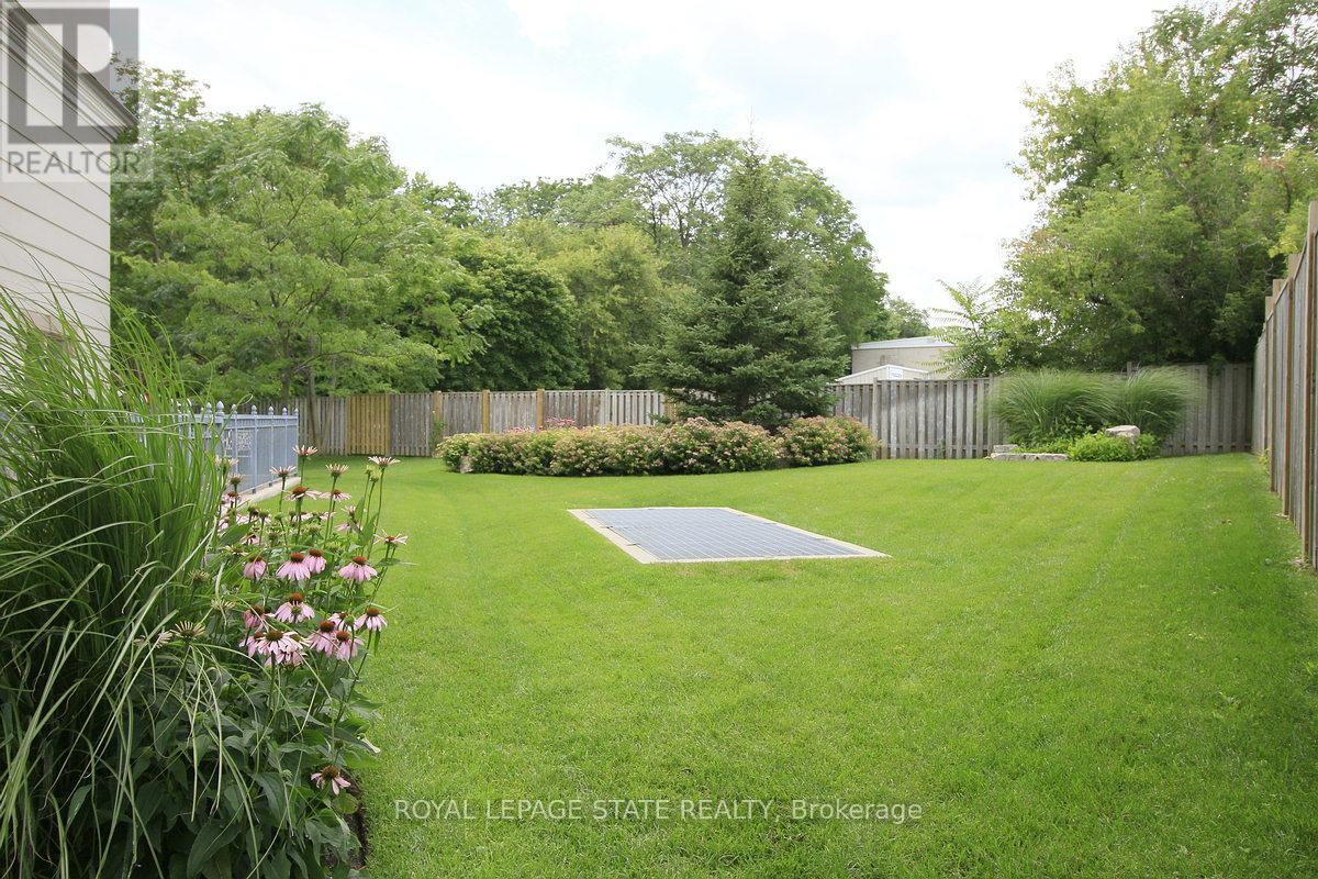 401 - 4000 Creekside Drive, Hamilton, Ontario  L9H 7S9 - Photo 35 - X12468144