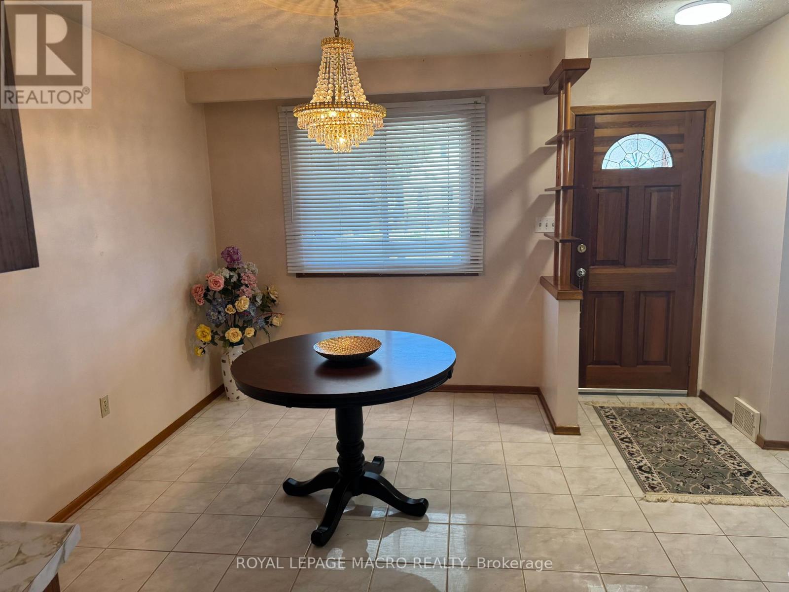 31 Adair Avenue N, Hamilton, Ontario  L8H 6A5 - Photo 3 - X12468148