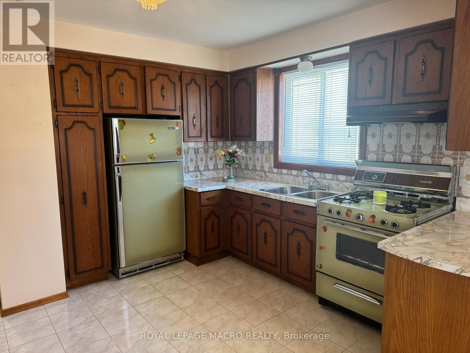 31 Adair Avenue N, Hamilton, Ontario  L8H 6A5 - Photo 8 - X12468148