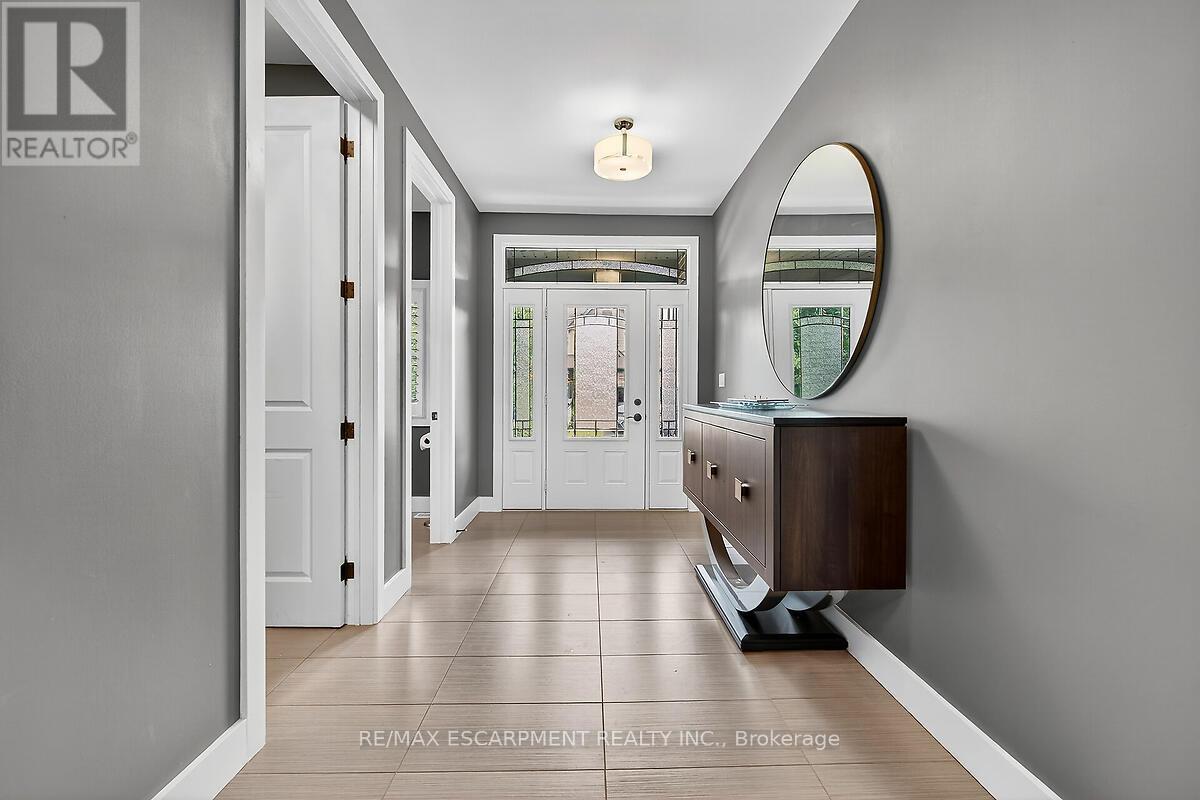 24 Chestnut Drive, Guelph/eramosa, Ontario  N0B 2K0 - Photo 4 - X12468156