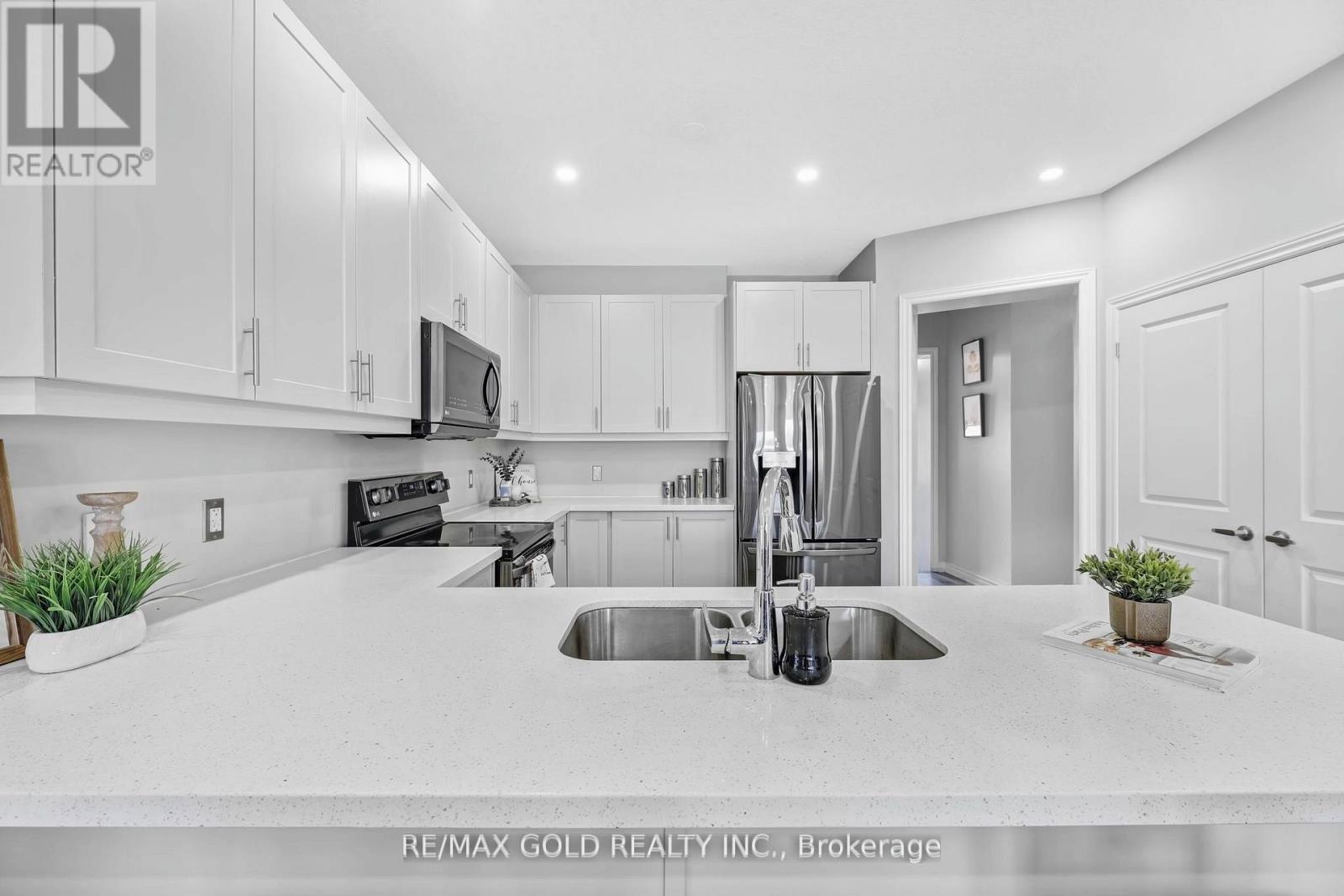 45 Harvest Avenue, Tillsonburg, Ontario  N4G 0H9 - Photo 15 - X12468161