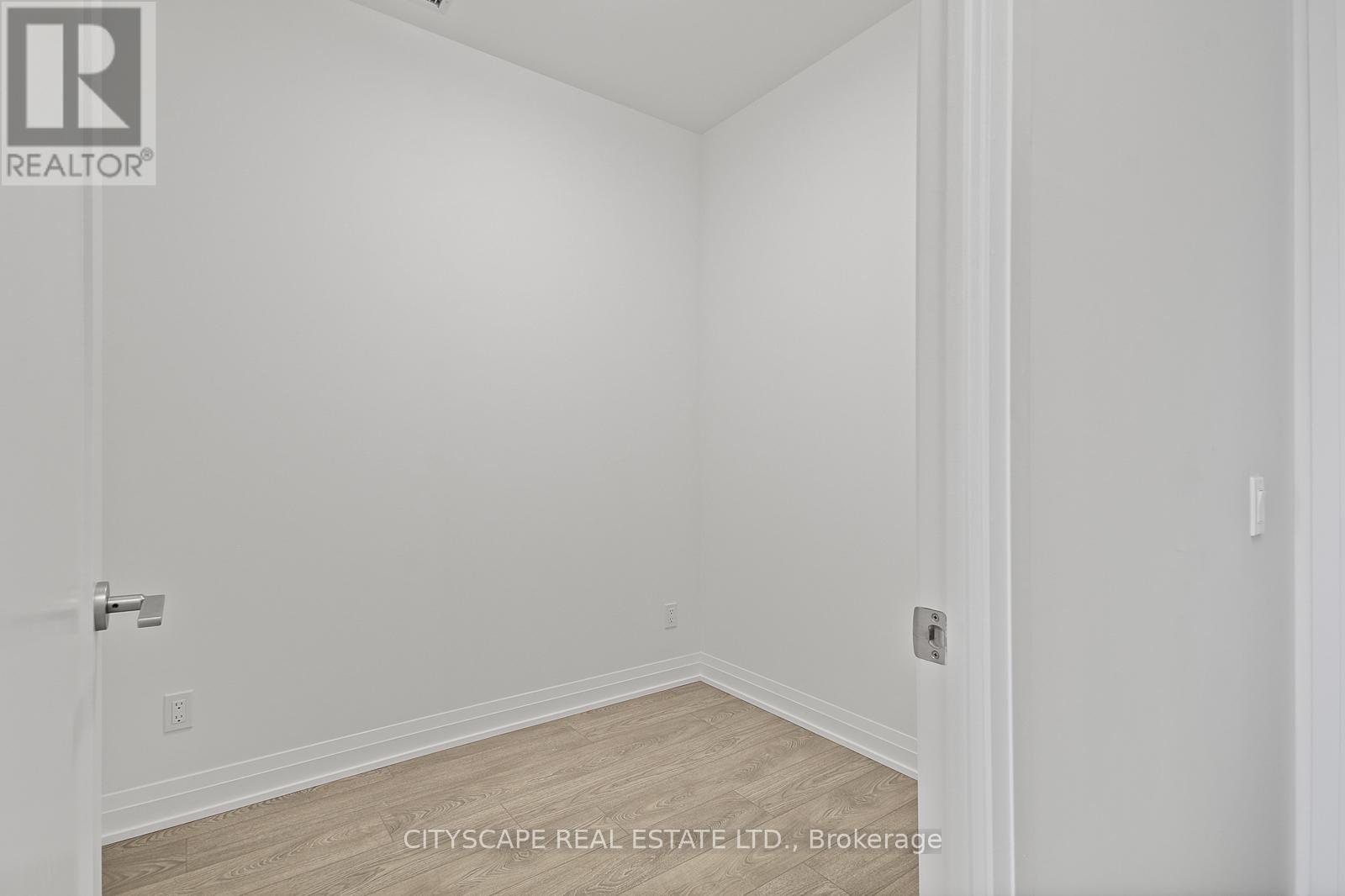 204 - 286 Main Street, Toronto, Ontario  M4C 0B3 - Photo 3 - E12466654
