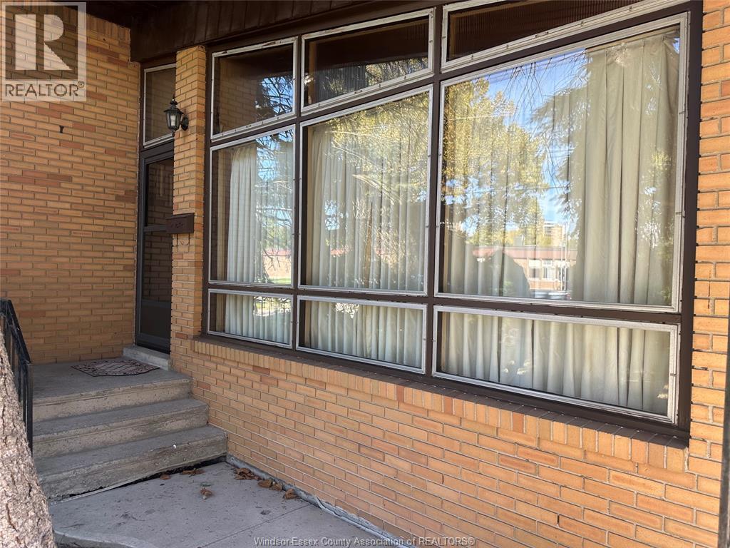 8795 Menard Street, Windsor, Ontario  N8S 1W3 - Photo 3 - 25025230