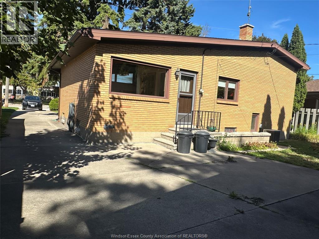 8795 Menard Street, Windsor, Ontario  N8S 1W3 - Photo 4 - 25025230