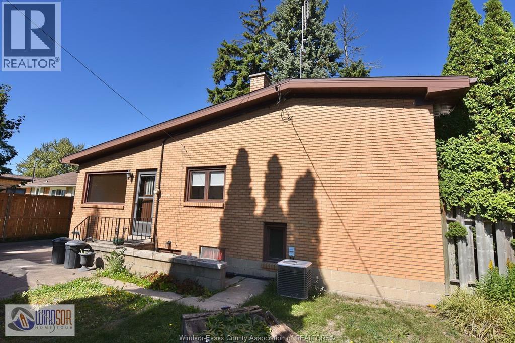 8795 Menard Street, Windsor, Ontario  N8S 1W3 - Photo 5 - 25025230