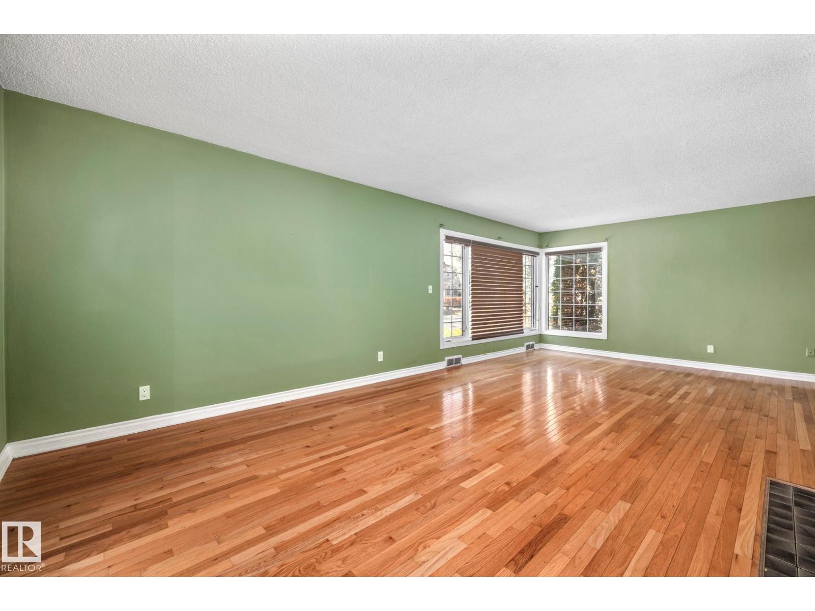 Property at 10405 GLENORA CR NW image 4